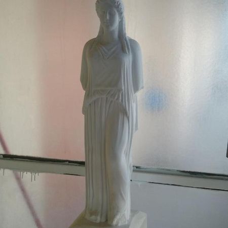 Acropolis Within 10 Minutes Walk! Classical Apartment And A Hostess At Your Side! Athens Exterior photo
