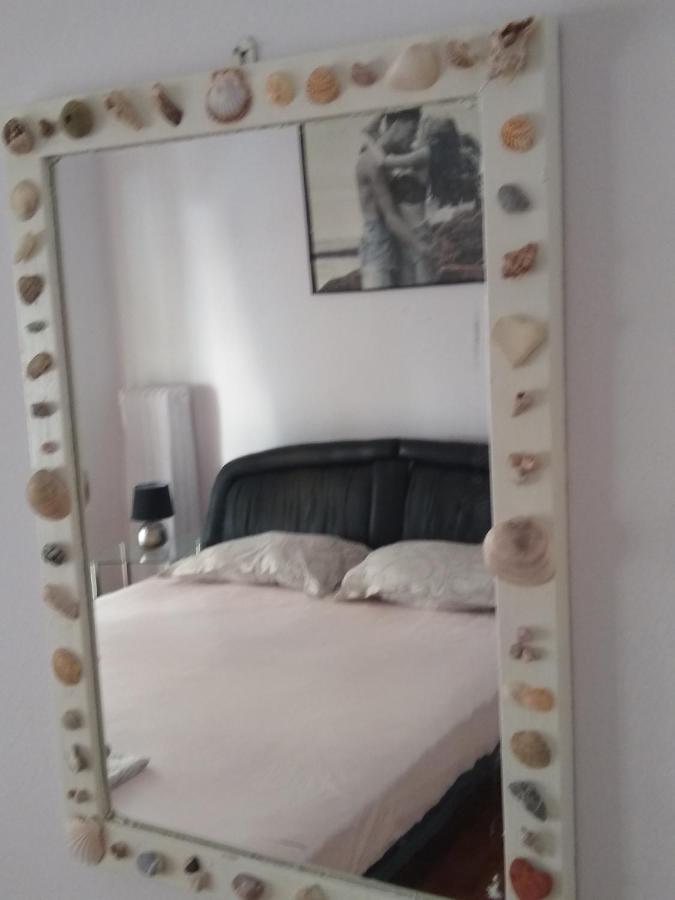 Acropolis Within 10 Minutes Walk! Classical Apartment And A Hostess At Your Side! Athens Exterior photo